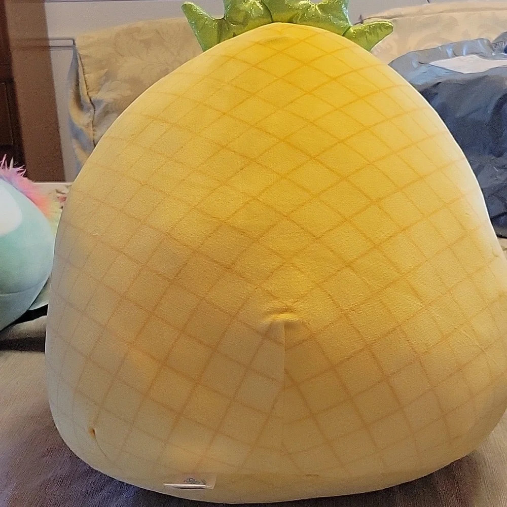 SQUISHMALLO Maui the Pinapple - Picture 4 of 8